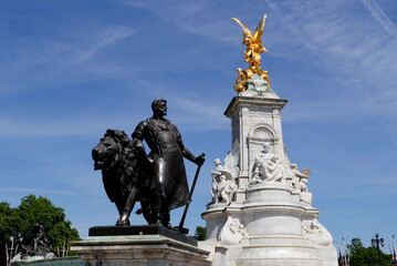 Fototapeta premium Queen Victoria Monument statues
