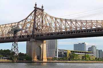 Naklejka premium Fragment of Queensboro Bridge over East River in New York City