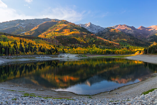 Autumn mountain lake reflecting colorful fall foliage in Utah