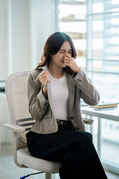 woman noticed her clothes smelled bad while she working in office