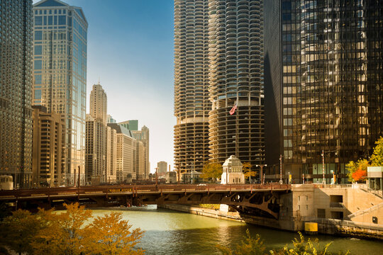 Chicago downtown cityscape and river
