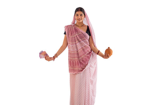 Portrait of multi-tasking Bihar woman