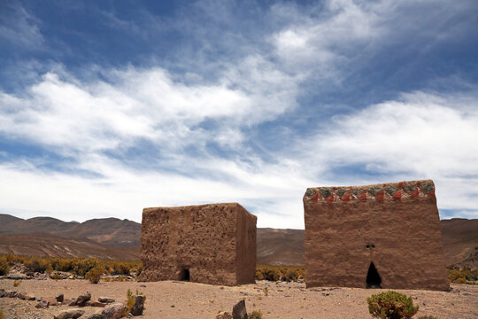 Chullpas or Chullpares, historical burial towers of Aymara indians. Altiplano, Totora area, Deparment Oruro, Bolivian Altiplano, Bolivia