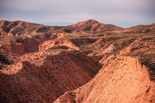 Sedimentary ridges show history of ancient lakes and rivers in Spain's dry landscape