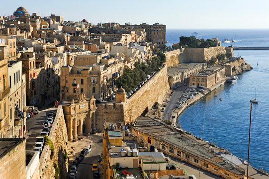 Exploring Quarry Wharf and Lower Barrakka Gardens in Valletta, Malta during daylight hours