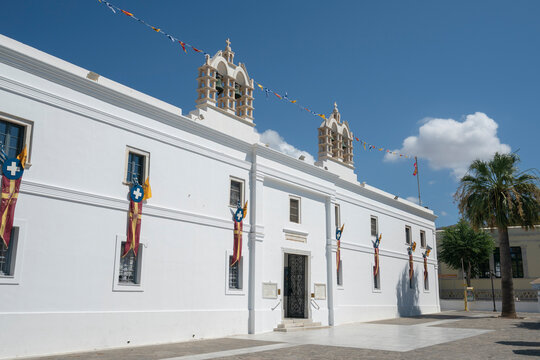 Visit to Panagia Ekatontapiliani Church in Chora on Paros Island reveals historic architecture and cultural significance