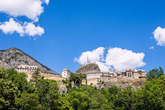 Vue sur la Cit&eacute; Vauban de Brian&ccedil;on depuis le Parc de la Schappe dans les Hautes-Alpes en France