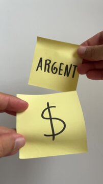 Hand holding sticky notes with word "Argent" and dollar sign