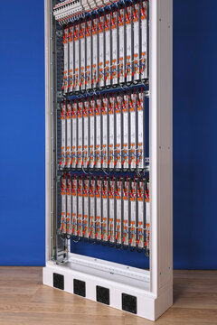 Electric shield for Led lighting. Mounted on a circuit board, it is installed in the metal case of the DKC shield with forced ventilation. Arlight 48v power supplies. 