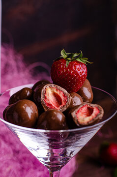 strawberry and chocolate, chocolate-covered strawberries, freeze-dried chocolate-covered strawberries