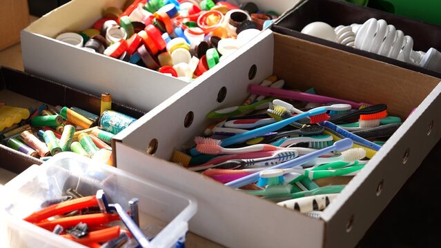 Used toothbrushes, blades, plastic bottle caps, light bulbs. Collection and Collection and Recycling