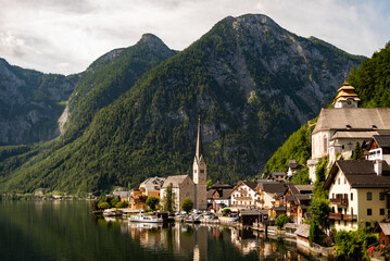 Fototapeta premium Beautiful Hallstatt, hidden gem in Austria, reflection in the lake