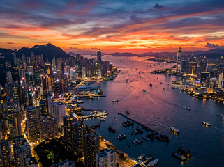 Fototapeta premium Hong Kong Harbor View and City from Above at Sunset with Twilight Sky