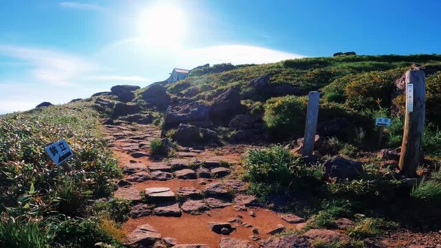 日本百名山の鳥海山の登山道