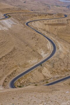 Serpentine Road in King's Canyon, Jordan