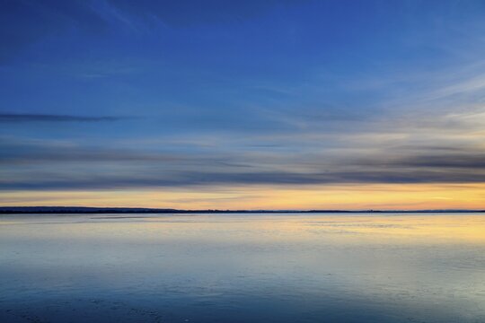 Winter evening calm with colourful evening sky over the D&uuml;mmer, Lembruch, Lower Saxony, Germany