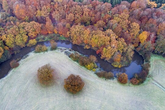 Aerial view of the Hunte in autumn, Meander, Hunte loop, Hunte, river, tree, forest, autumn colours, Huntepadd, D&ouml;tlingen, Lower Saxony, Germany