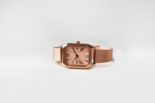 Rose Gold Rectangular Women&rsquo;s Watch with Mesh Band
