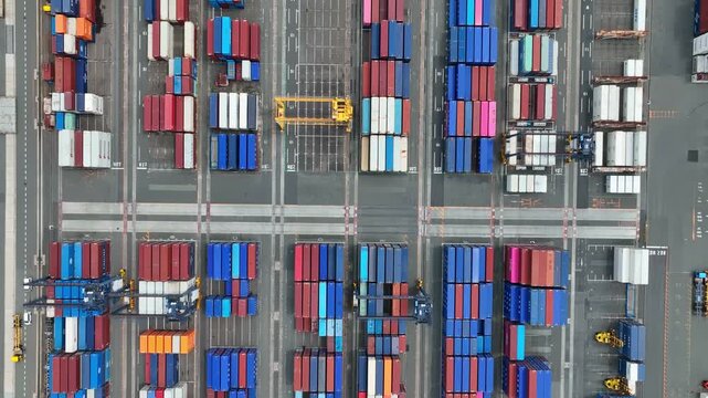 コンテナヤードの真俯瞰ドローン空撮空撮, 物流, ロジスティクス, 産業, 海運業, 都市, 社会