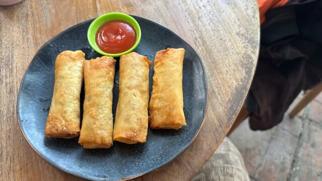 A portion of traditional *risol* snacks.