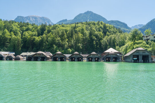 Historische Bootsh&auml;user am K&ouml;nigssee in den Berchtesgadener Alpen