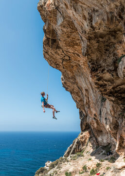 Malta, Ghar Lapsi, McCarthey's Cave, rock climber
