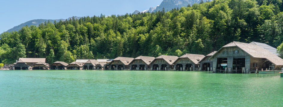 Historische Bootsh&auml;user am K&ouml;nigssee in den Berchtesgadener Alpen