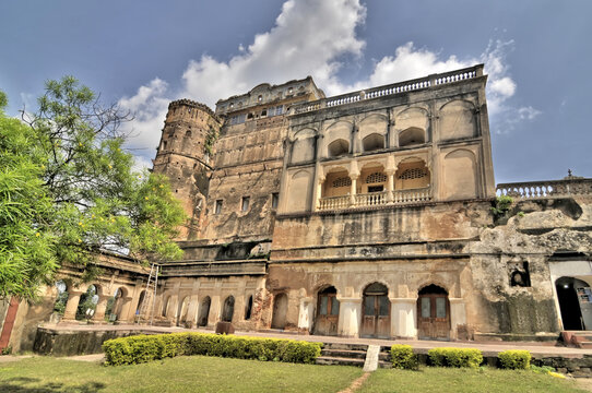 Jahangir Mahal, Citadel of Jahangir - a citadel and garrison located in Orchha, Madhya Pradesh, India.