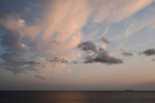nuvens ao entardecer
