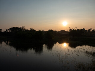 Naklejka premium Golden Sunset Reflected on a Rural Pond