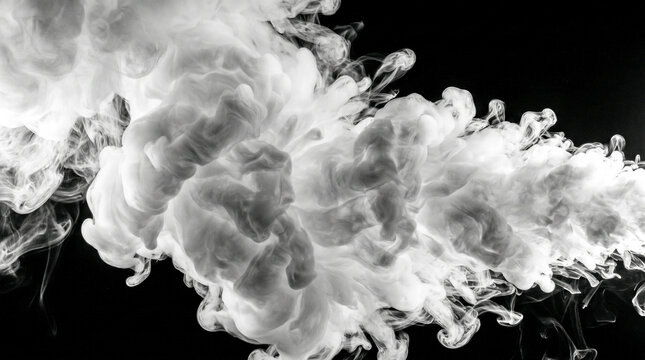 Nubes espesas de humo blanco se retuercen y expanden de forma espectacular contra un fondo negro azabache,