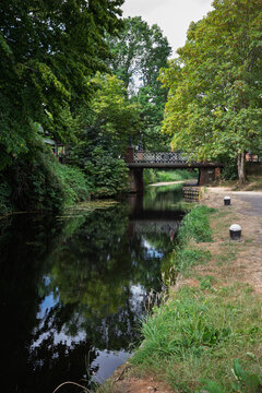 The Basingstoke Canal and the Kiln Bridge.