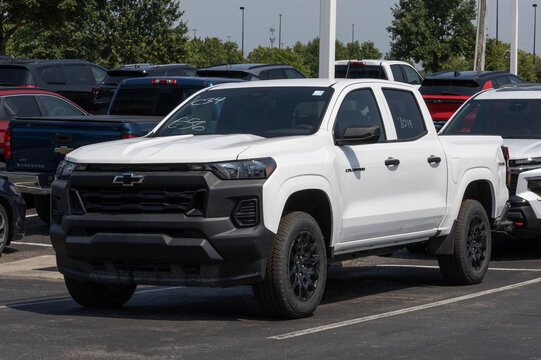 Chevrolet Colorado 4WD WT Crew Cab truck at a dealership. Chevy offers the Colorado with a 2.7L TurboMax engine. MY:2026