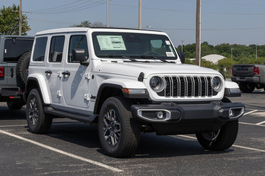 Jeep Wrangler 4-Door Sahara 4X4 at a dealership. Jeep offers the Wrangler with a 3.6L VVT V6 engine. MY:2026