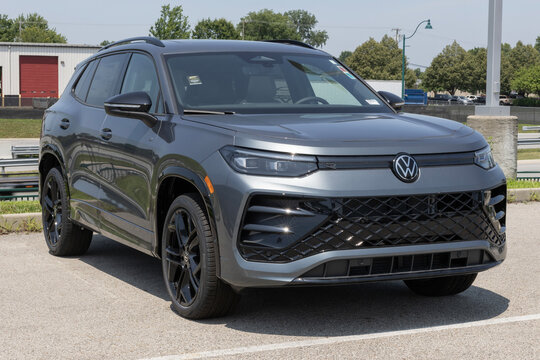 Volkswagen Tiguan SE R-Line Black - Compact SUV. VW offers the Tiguan with a 2.0L TSI DOHC turbo 4-Cylinder engine. MY:2026