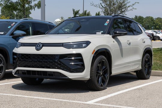 Volkswagen Tiguan SE R-Line Black - Compact SUV. VW offers the Tiguan with a 2.0L TSI DOHC turbo 4-Cylinder engine. MY:2026