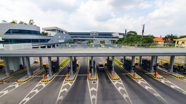 Ho Chi Minh City, Vietnam - April 26, 2026 : The Exit Toll Booth Of Terminal 3 At Tan Son Nhat International Airport.