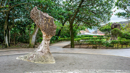 Fototapeta premium Queen's Head rock formation at Yehliu park entrance area in Yehliu geopark New Taipei Taiwan