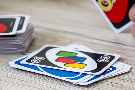 Nahaufnahme vom beliebten Kartenspiel UNO
