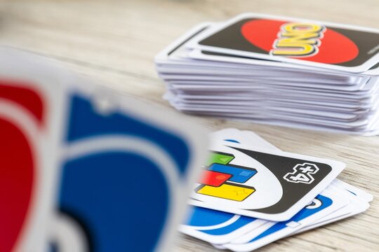 Nahaufnahme vom beliebten Kartenspiel UNO