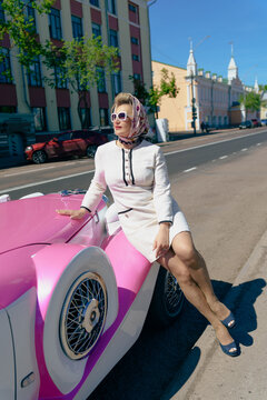 retro fashionable woman in sunglasses