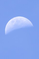 moon with blue sky © Camilo Peláez