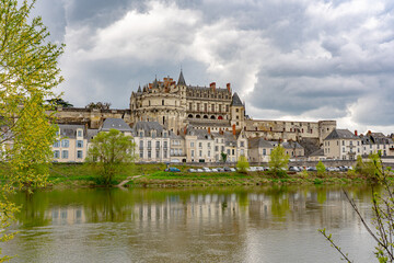 Obraz premium Schloss Amboise über dem Loiretal, Frankreich Chateau Amboise Loiré valley France, Leonardo da Vinci, Chapelle Saint-Hubert, Hubertuskapelle 