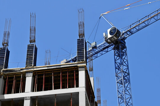 Monolithic construction with crane and steel reinforcing