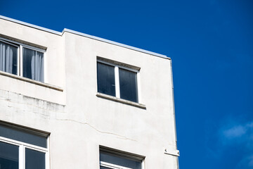Obraz premium Apartment building with mobile phone antenna