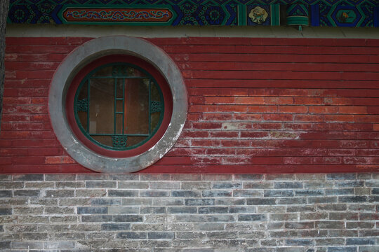 Traditional Chinese Building Wall with Circular Window and Decorative Beam