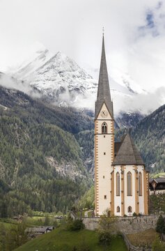 Parish church of Heiligenblut, Grossglockner, Heiligenblut, Carinthia, Austria