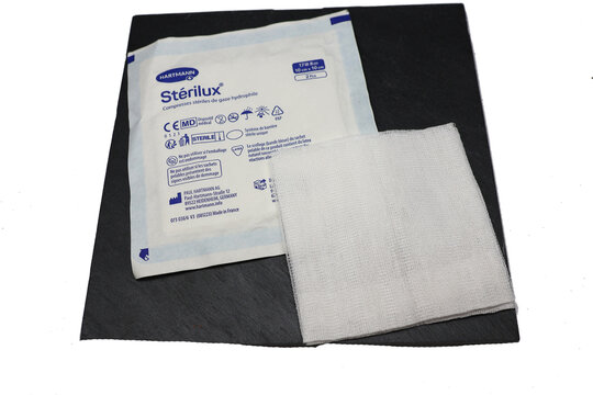 Compresse st&eacute;rile de gaze hydrophile St&eacute;rilux de Hartmann