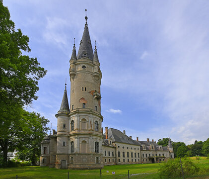Bożk&oacute;w Castle is a castle founded in the 16th century in the Polish village of Bożk&oacute;w in the Lower Silesian Voivodeship, Poland