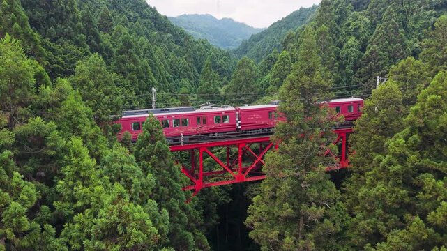 GRAN Tenku Sightseeing Train Crossing the Nakakosawa Trestle Bridge on the Way to Koyasan, Kudoyama, Wakayama, Japan　「高野山に向かうGRAN天空と中古沢橋梁」和歌山県九度山町